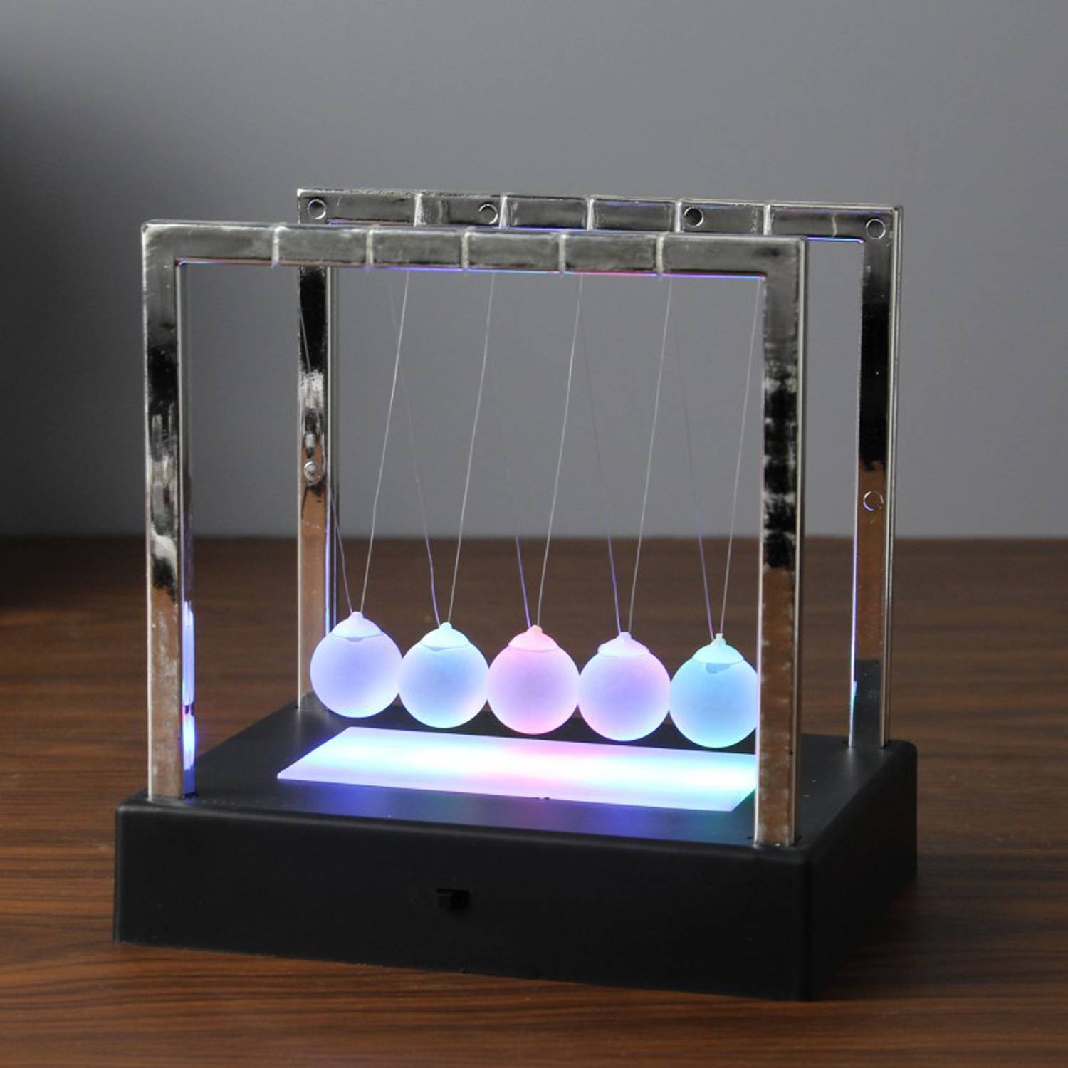 Newtons cradle pendulum LED balls 1