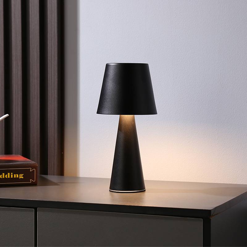 Modern simple atmosphere desktop lamp 5