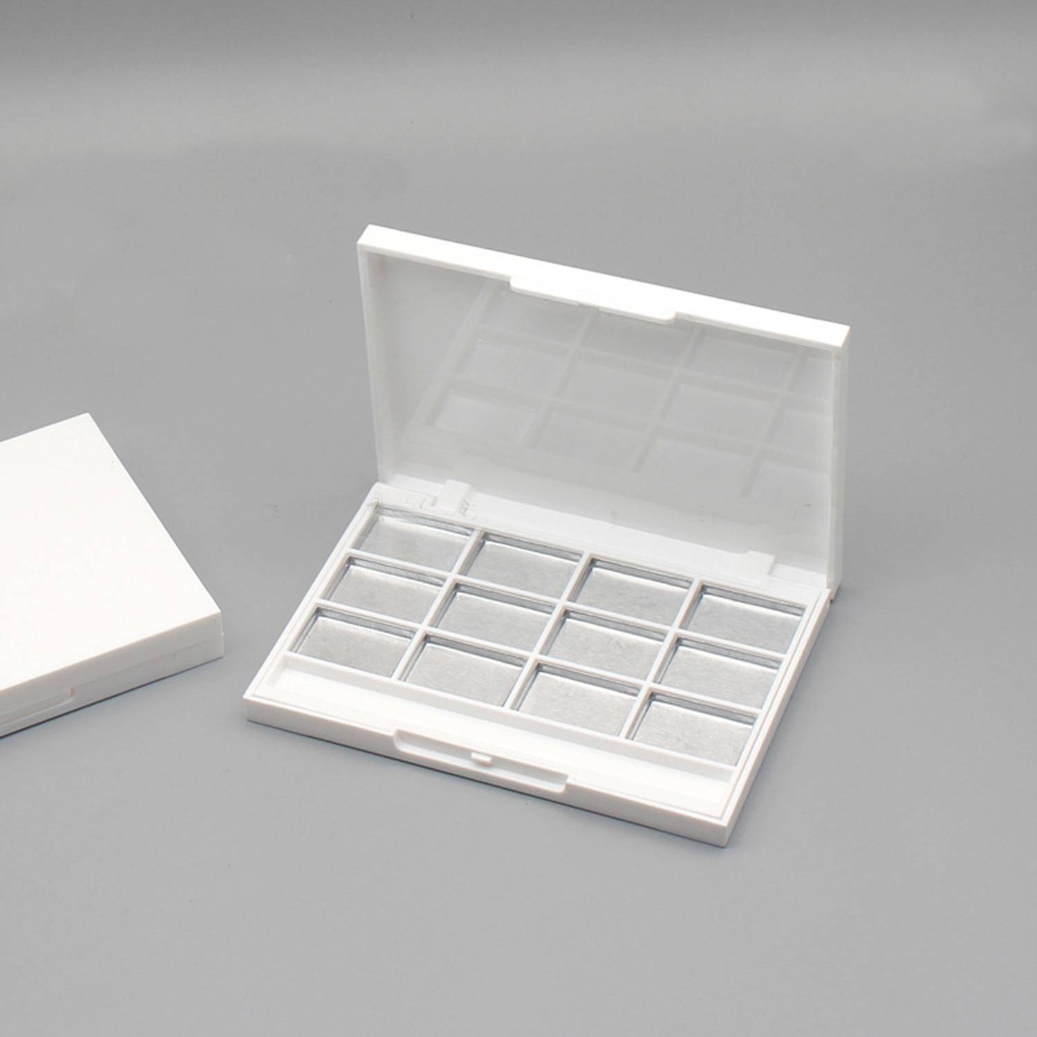 Empty makeup box with 12 grids and a brush slot 5